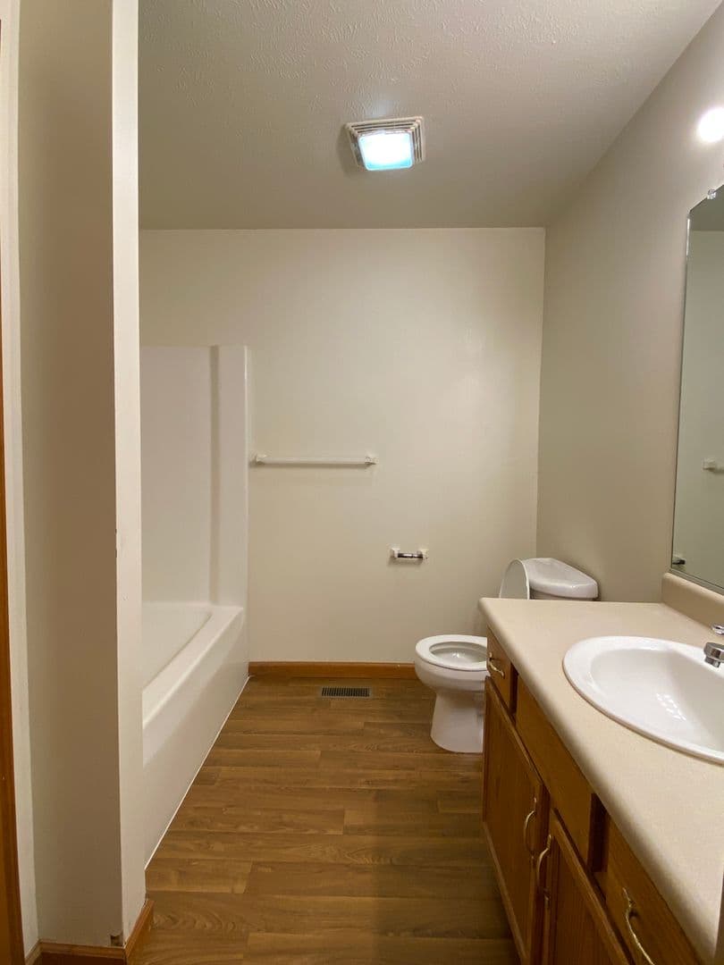Nappanee Apartment: 218 Stonewall Court