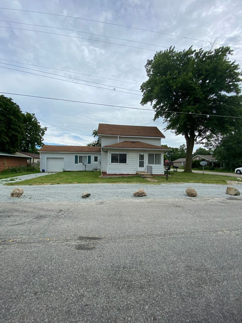 Goshen Apartment: 68037 Franklin St