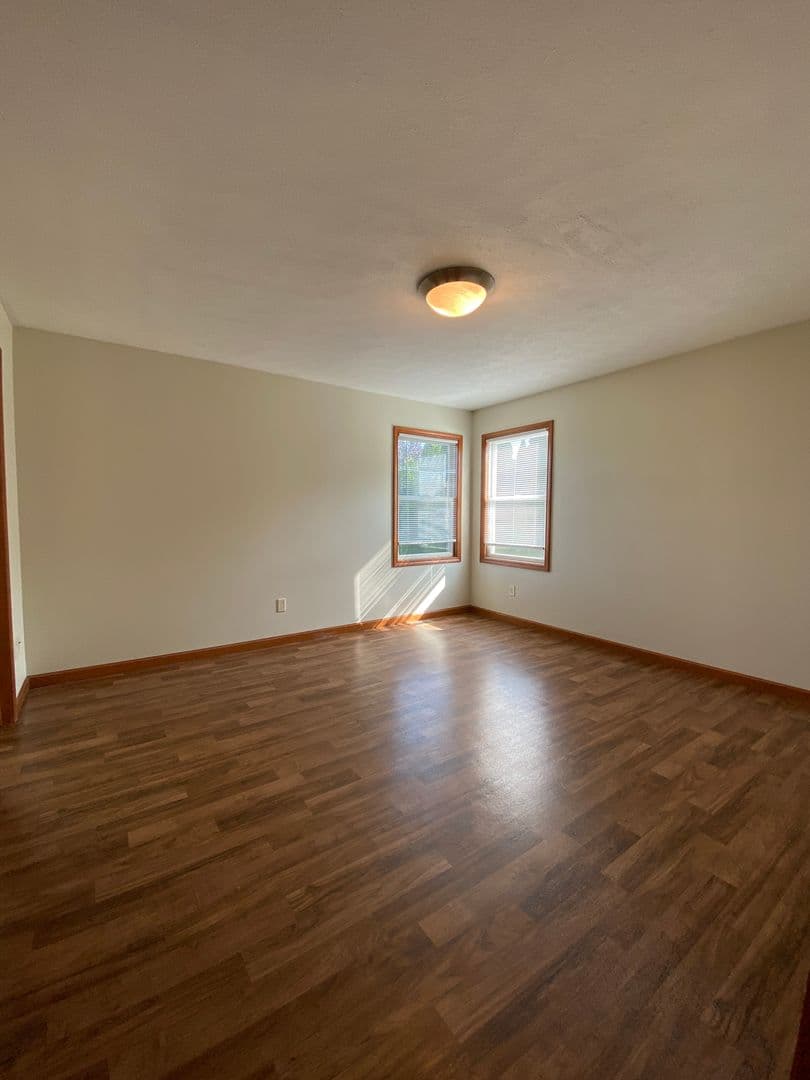 New Paris House: 18347 Gyr Court
