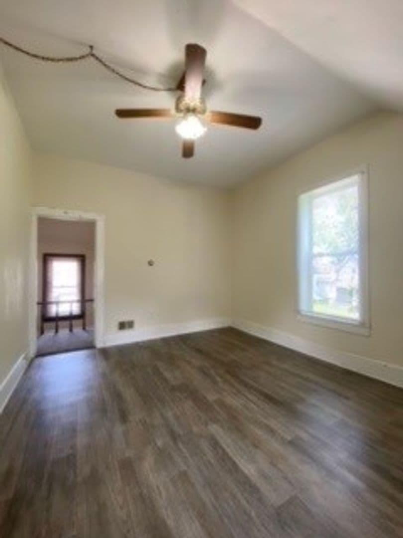 Goshen Apartment: 813 S 8th