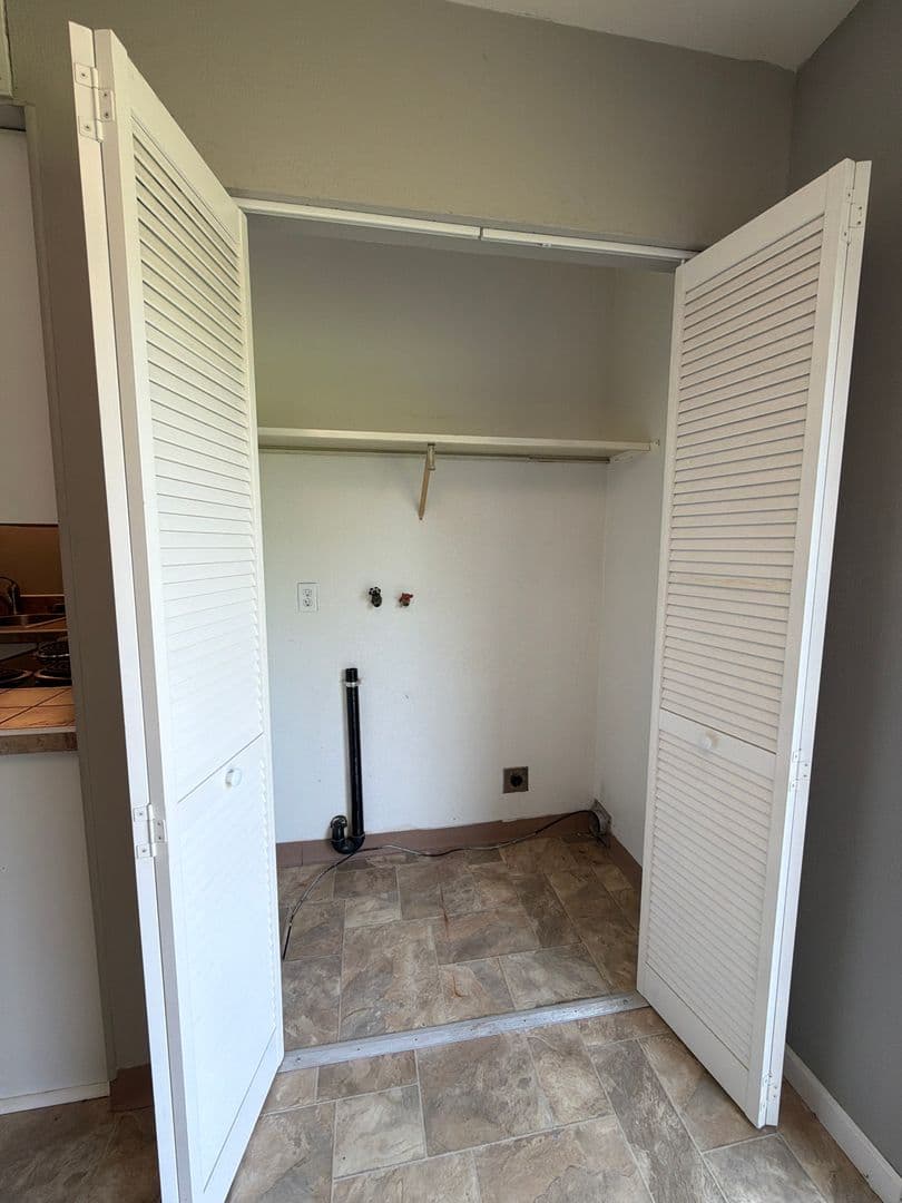 Elkhart Apartment: 1406 County Road 6 East
