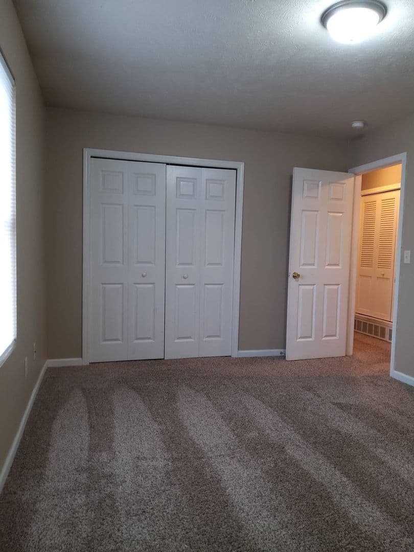Middlebury Apartment: 818 Antler Dr