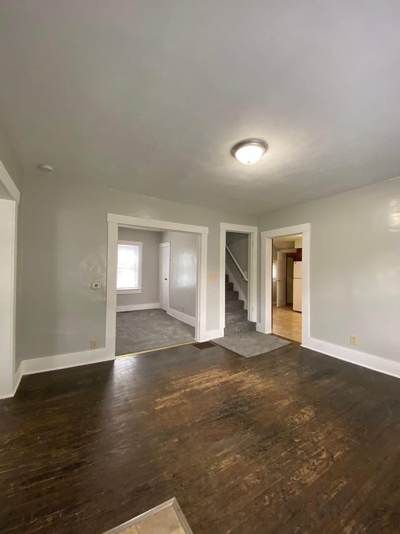 Goshen House: 615 W Wilkinson St