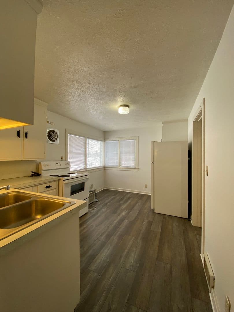Warsaw Apartment: 748 N Lake St