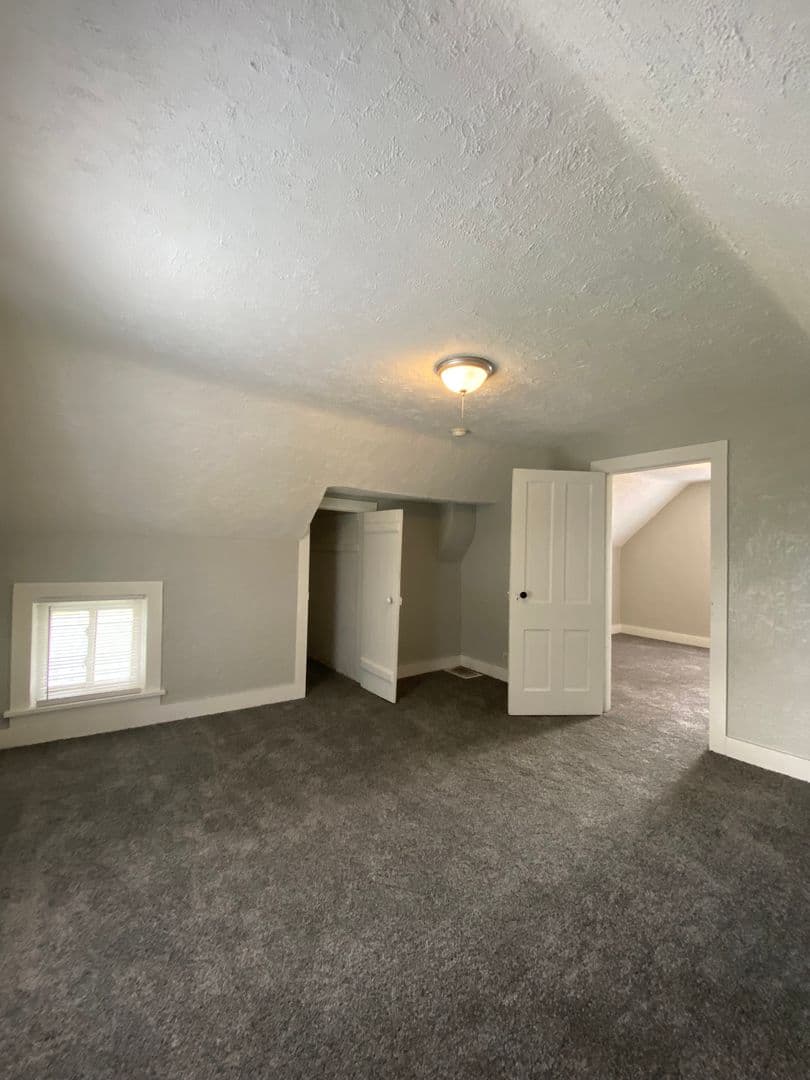 Goshen House: 615 W Wilkinson St