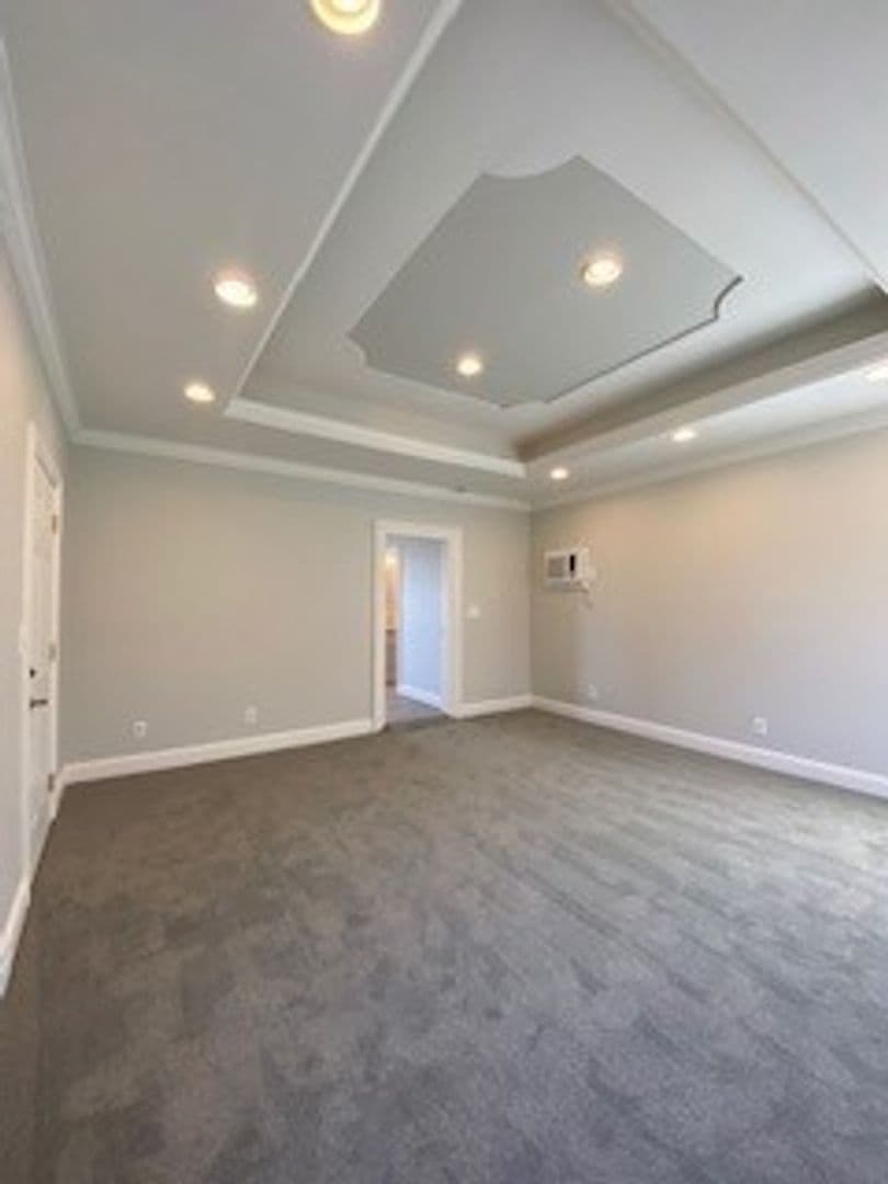 Middlebury House: 721 S Main