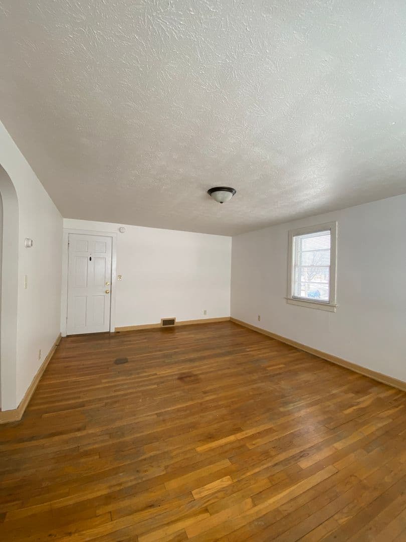 Warsaw Apartment: 748 N Lake St