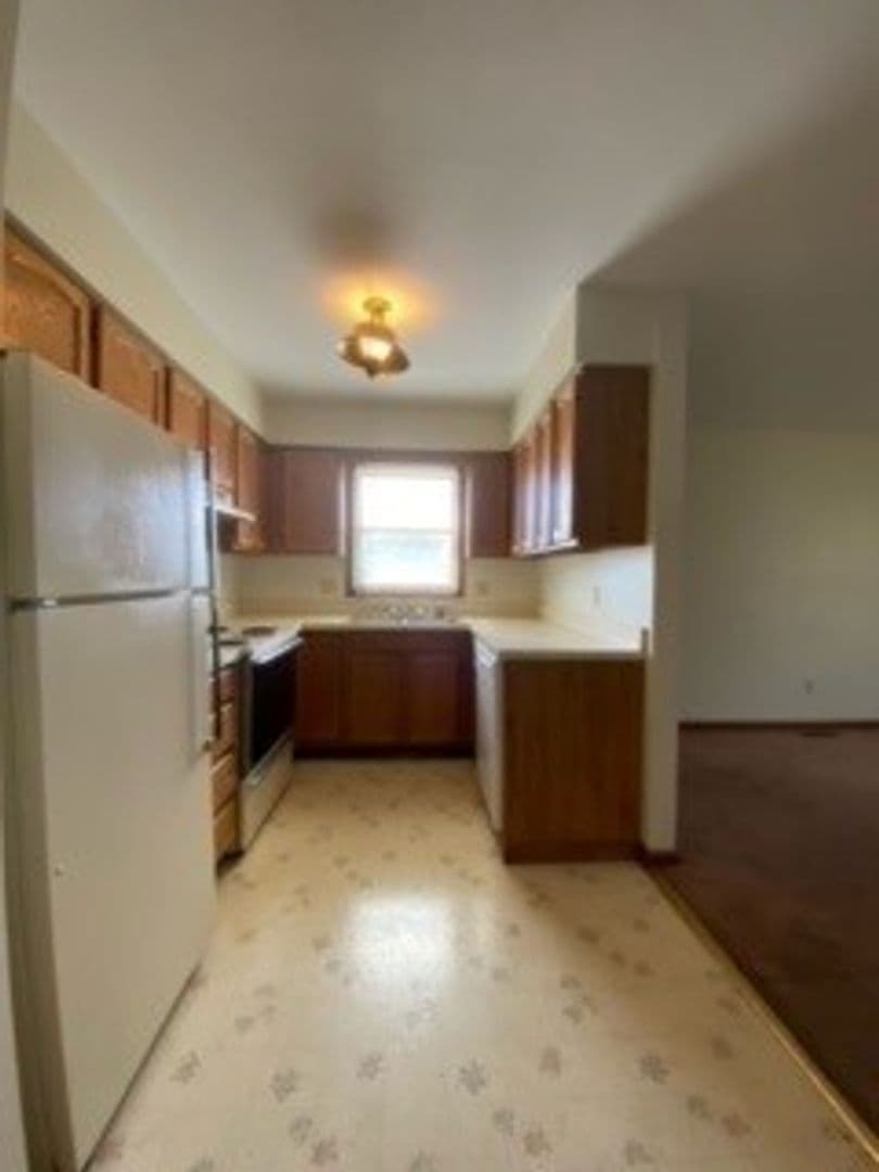 Nappanee Apartment: 202 Stonewall Court