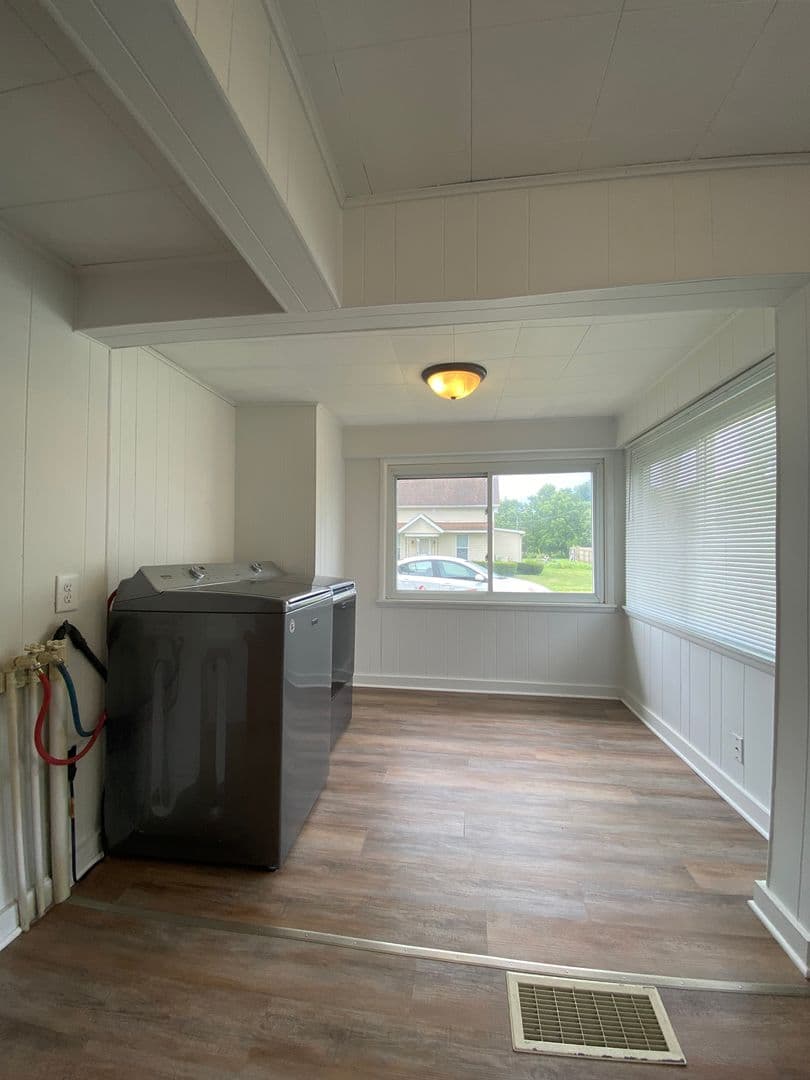 Goshen Apartment: 68037 Franklin St