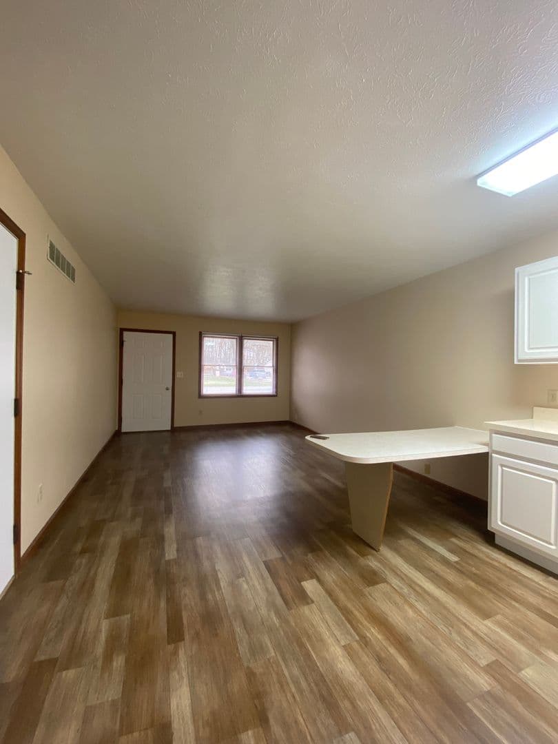 Goshen Apartment: 1007 Zollinger Rd