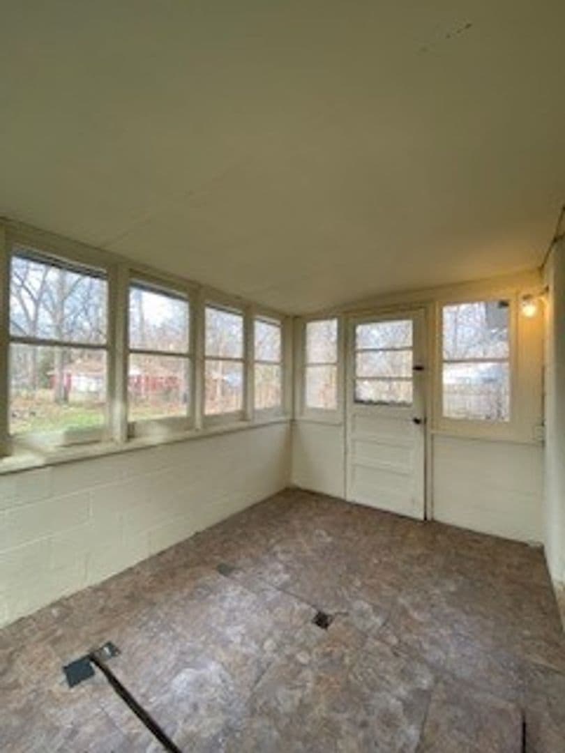 South Bend House: 55363 Lexington Ave