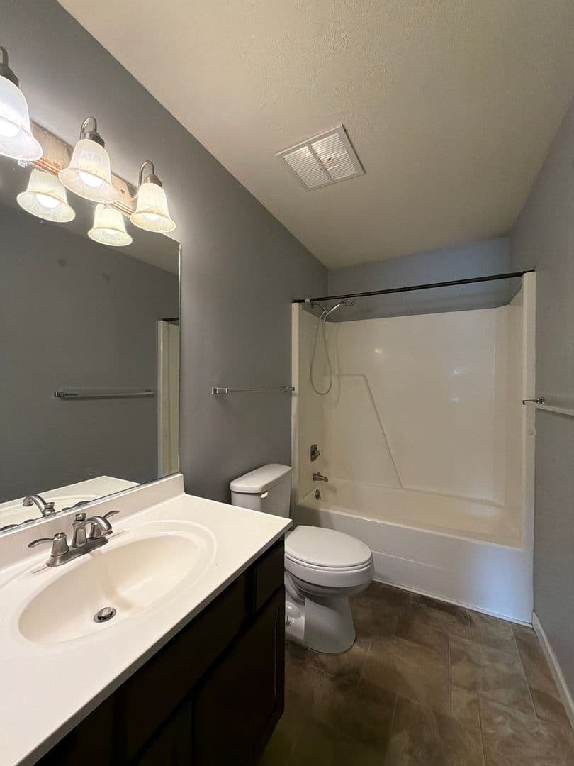 Elkhart Apartment: 1406 County Road 6 East