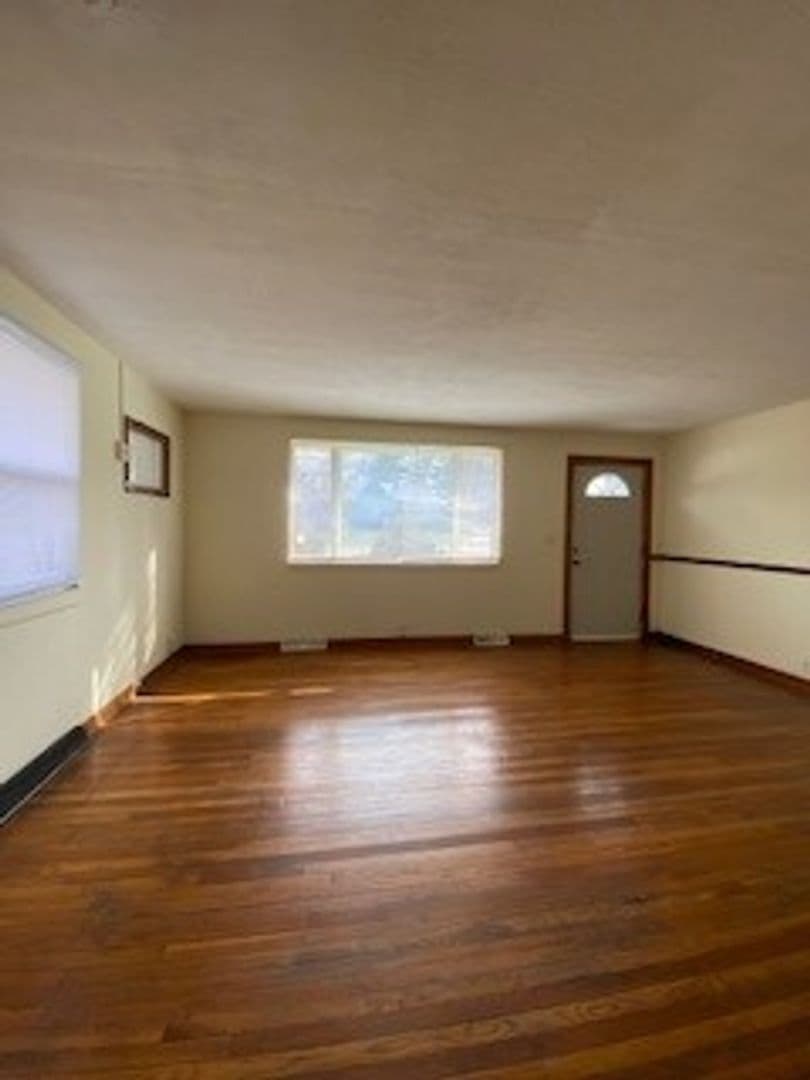 South Bend House: 55363 Lexington Ave