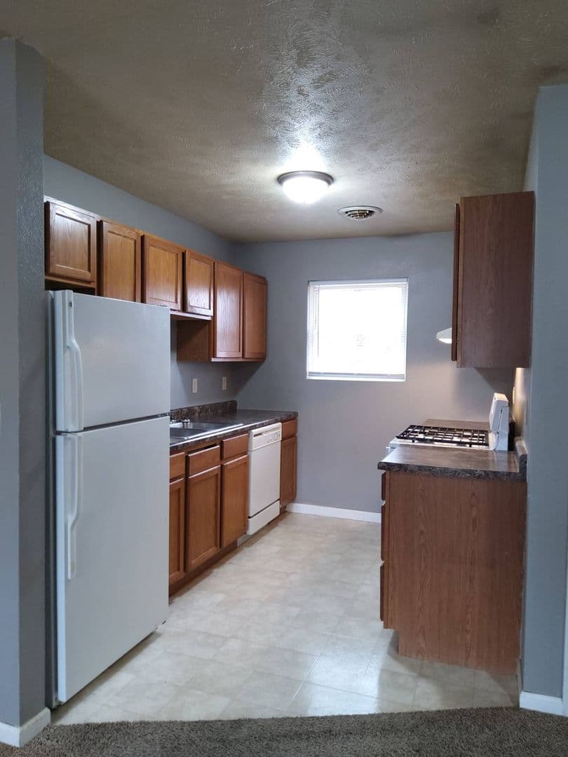 Middlebury Apartment: 818 Antler Dr