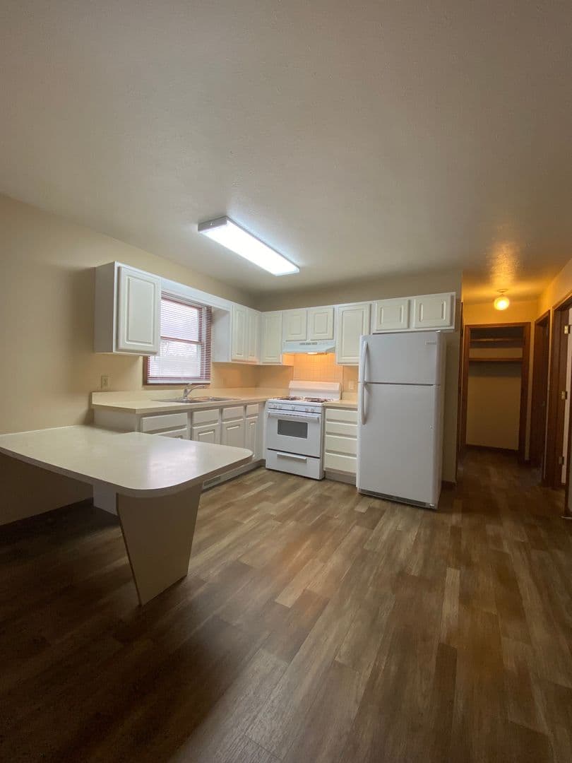 Goshen Apartment: 1007 Zollinger Rd
