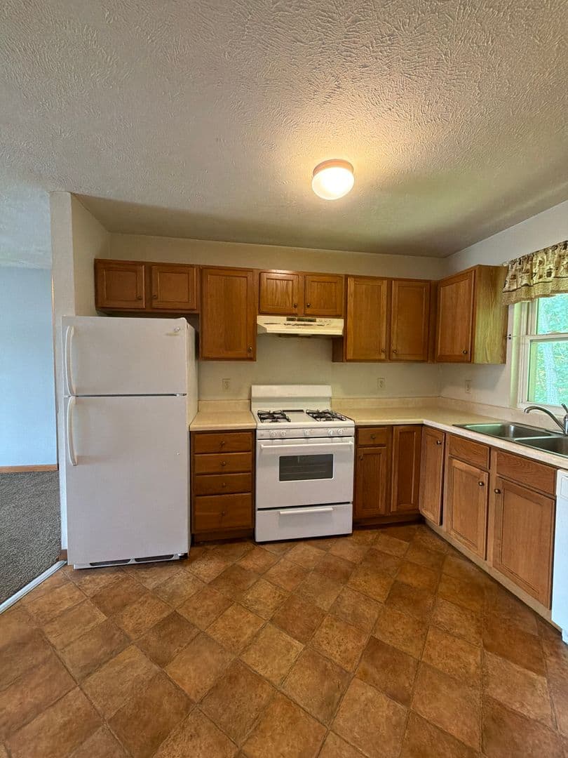 Goshen Apartment: 269 Woodridge Court