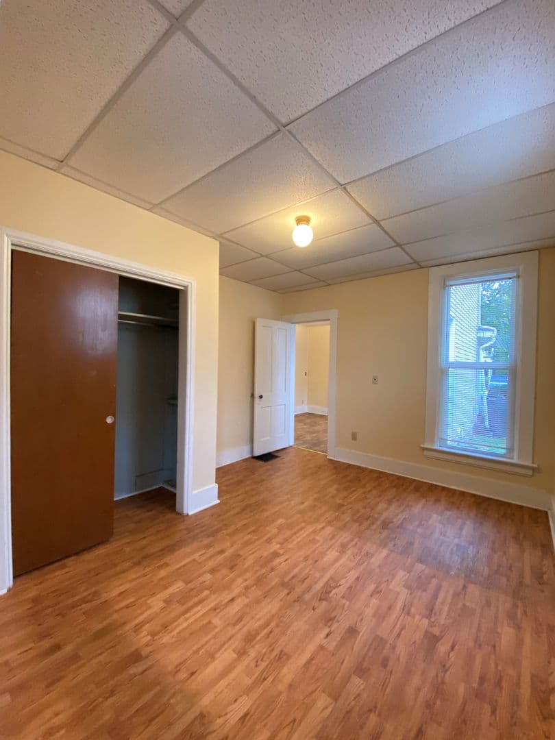Goshen Apartment: 118 S. 6th Street