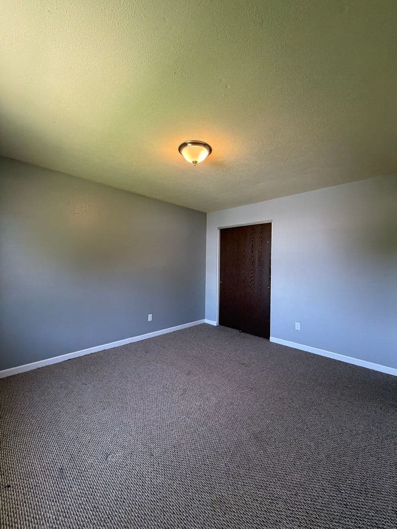 Elkhart Apartment: 1406 County Road 6 East