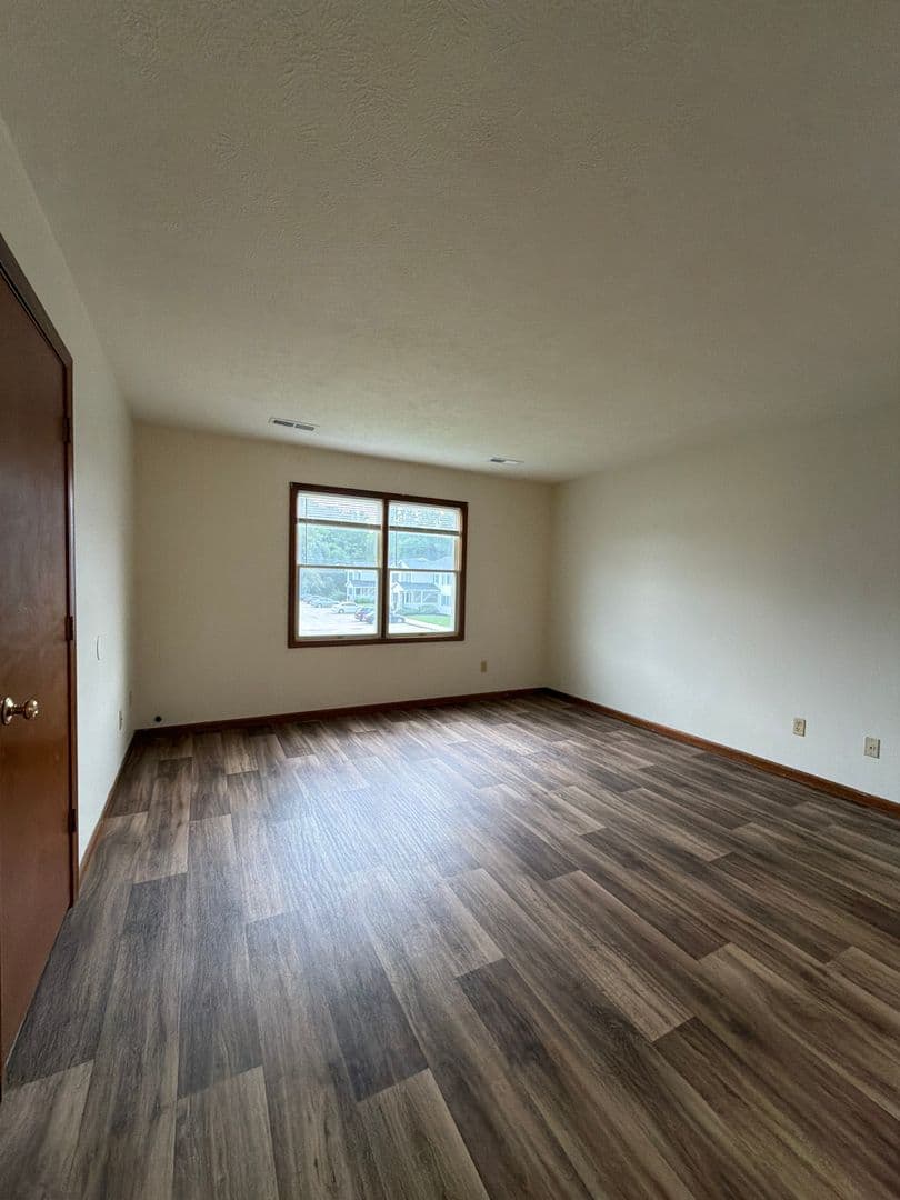 Nappanee Apartment: 213 Stonewall Court
