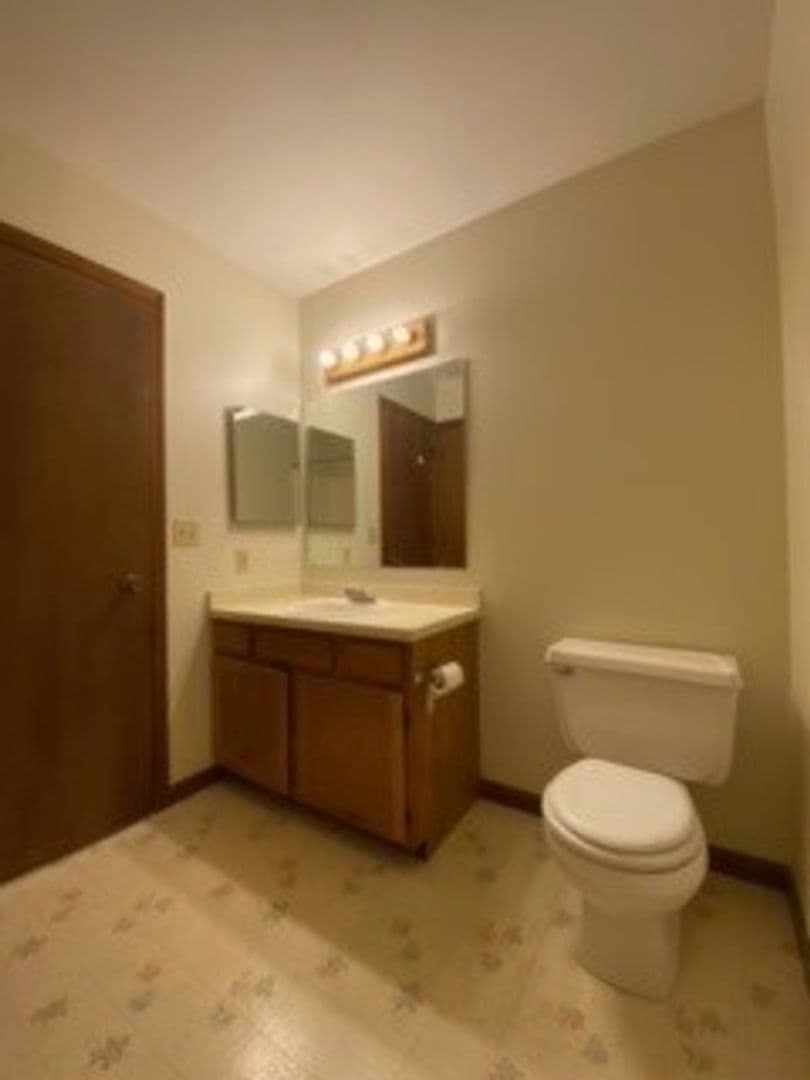 Nappanee Apartment: 202 Stonewall Court