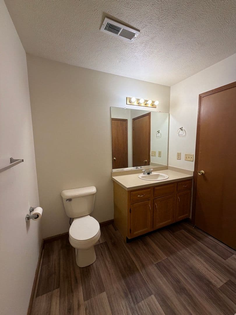 Nappanee Apartment: 213 Stonewall Court