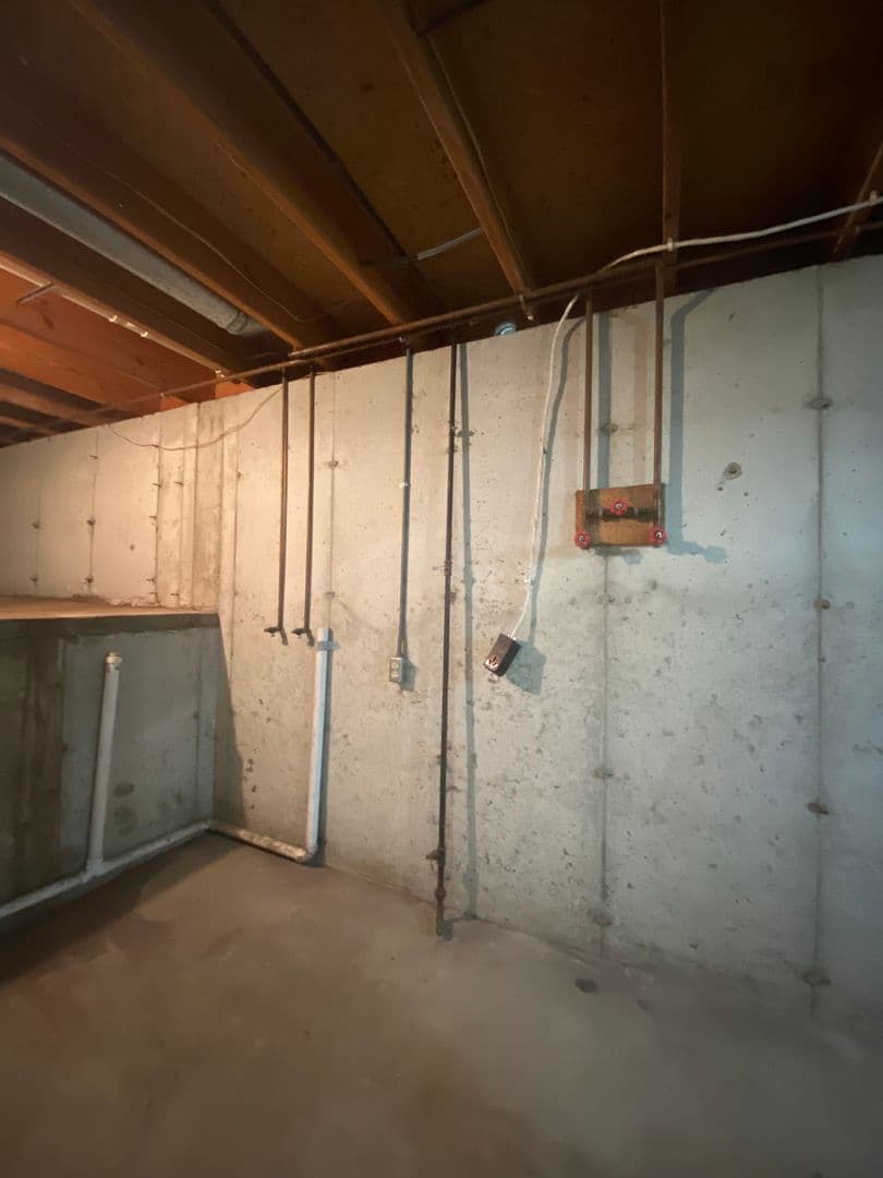 Goshen Apartment: 1007 Zollinger Rd