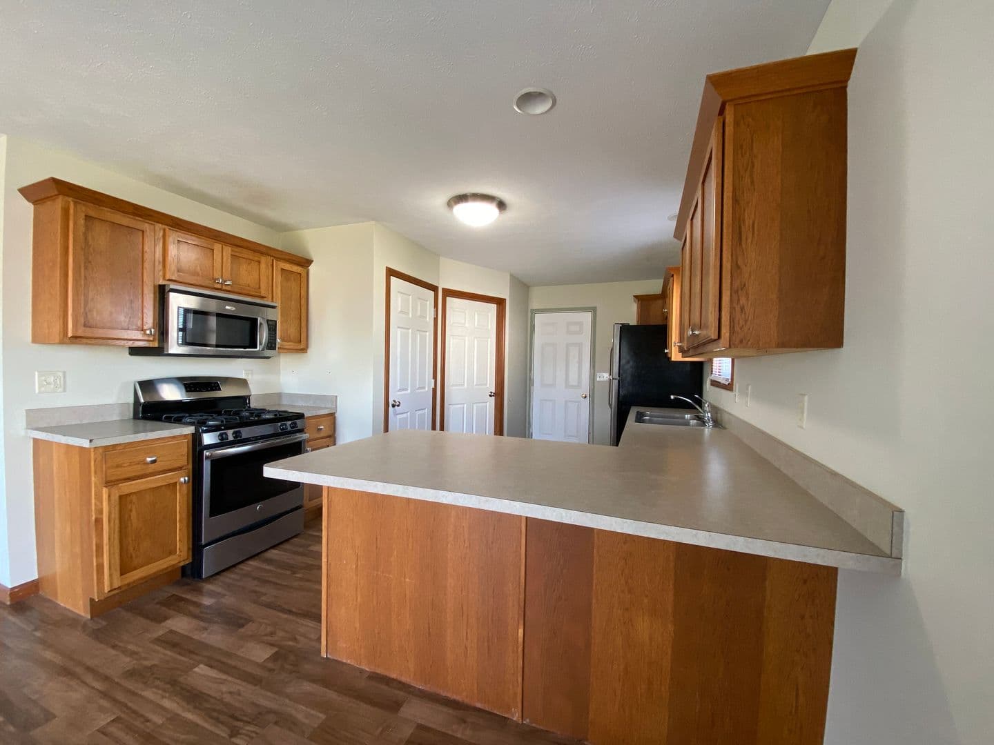 New Paris House: 18347 Gyr Court