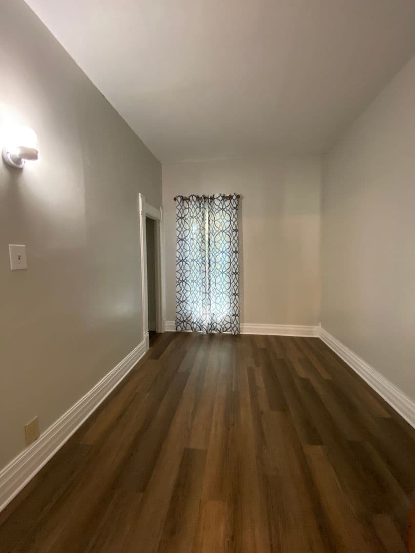 Goshen House: 512 E Douglas St