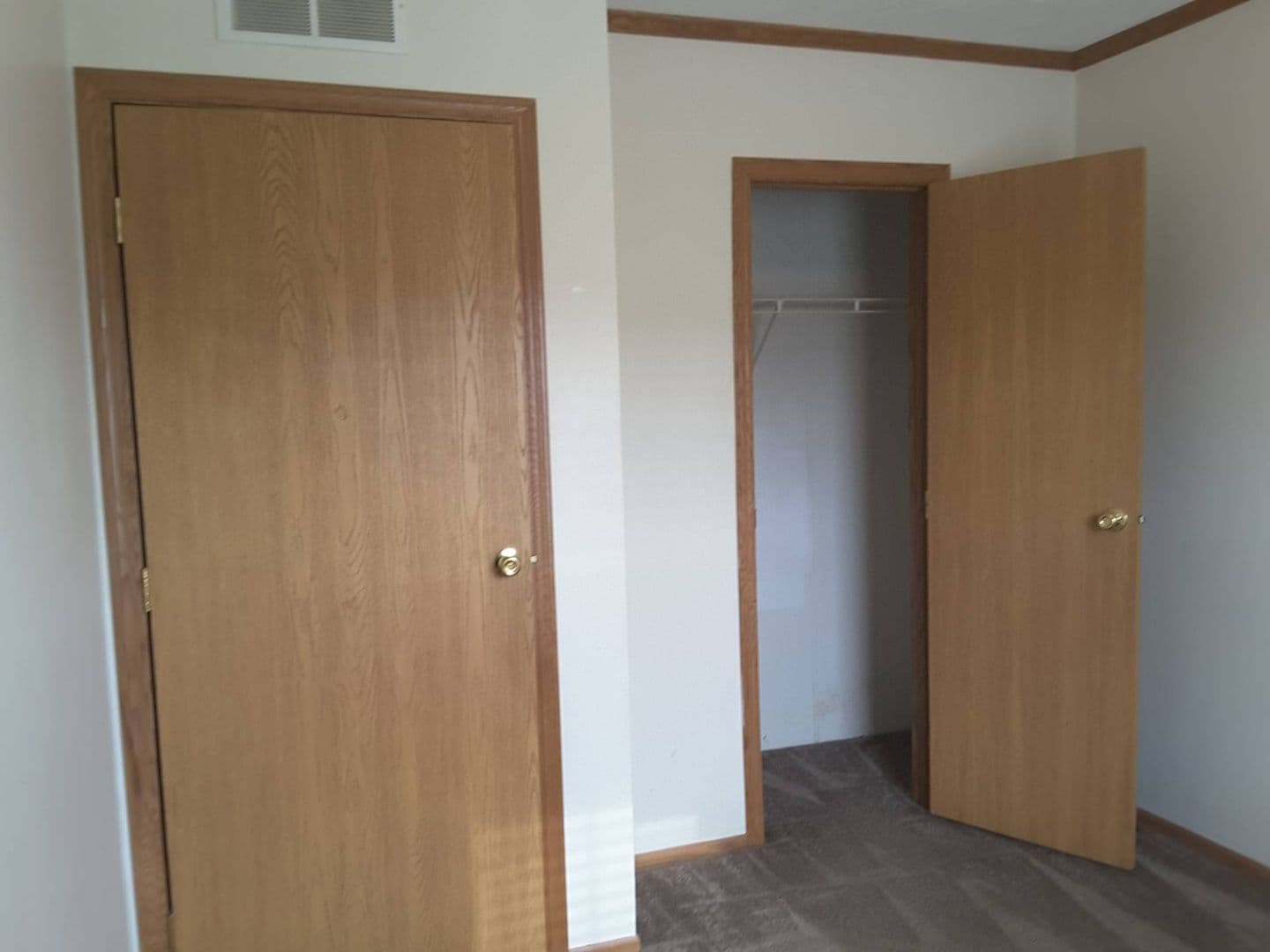 Goshen Apartment: 201 Olive St.