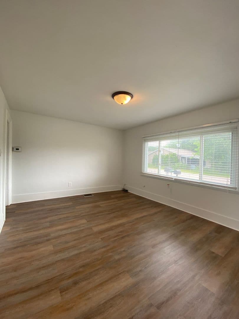 Goshen Apartment: 68037 Franklin St