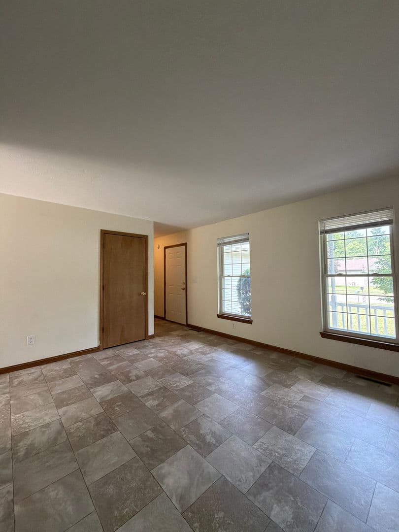 Goshen House: 819 Colonial Manor
