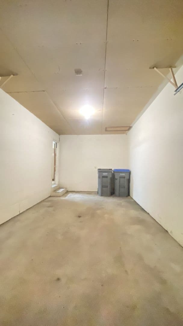 Goshen Apartment: 1007 Zollinger Rd