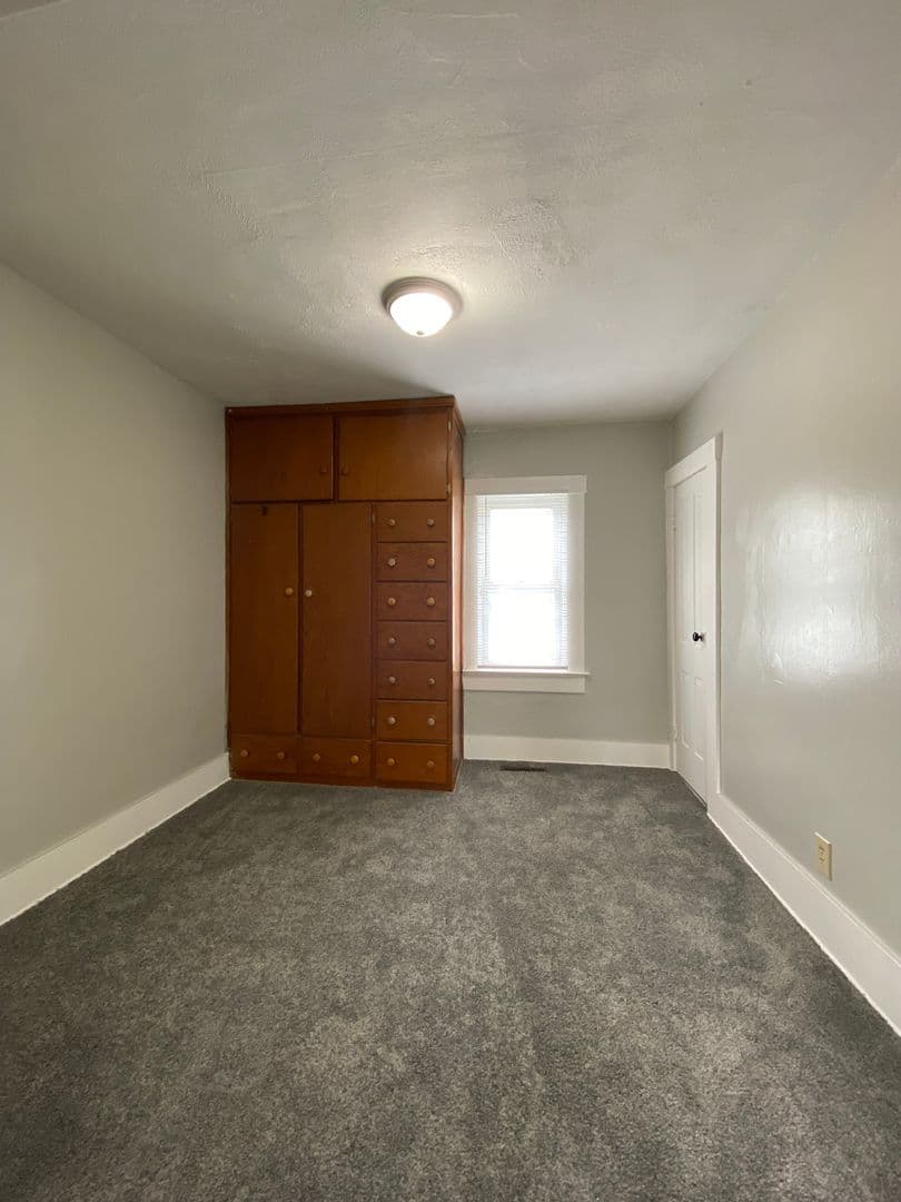 Goshen House: 615 W Wilkinson St