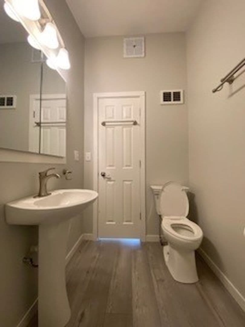 Middlebury House: 721 S Main