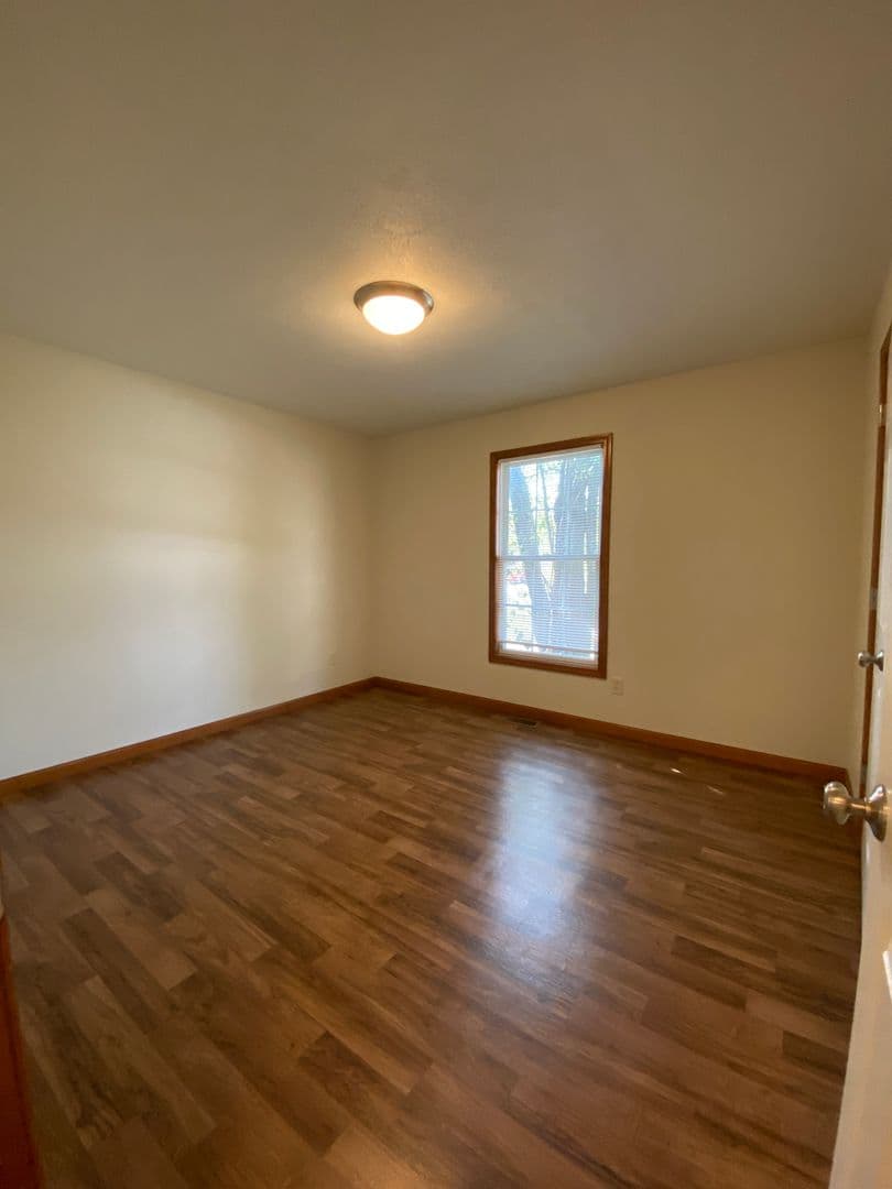 New Paris House: 18347 Gyr Court