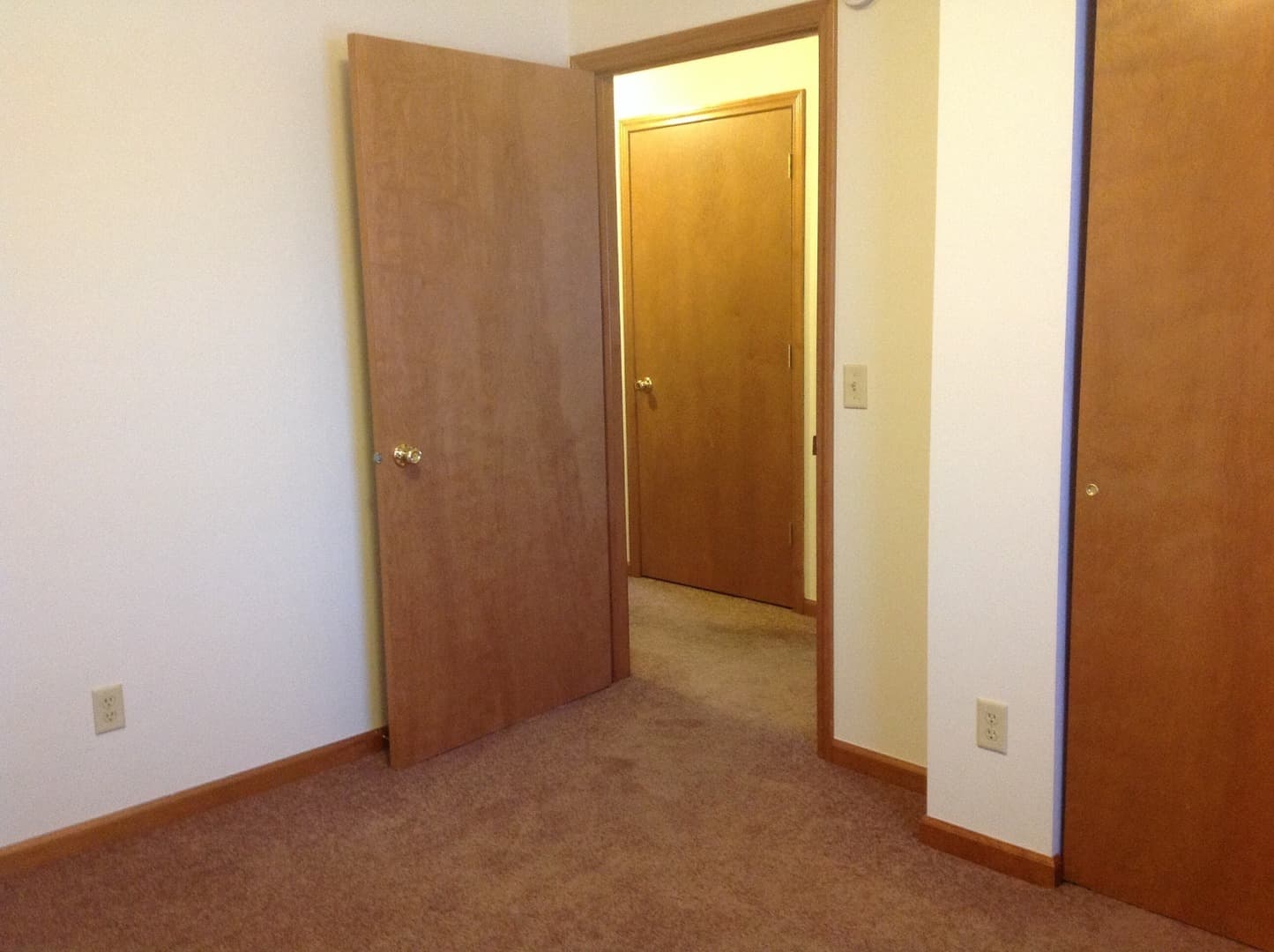 Nappanee Apartment: 215 Stonewall Court