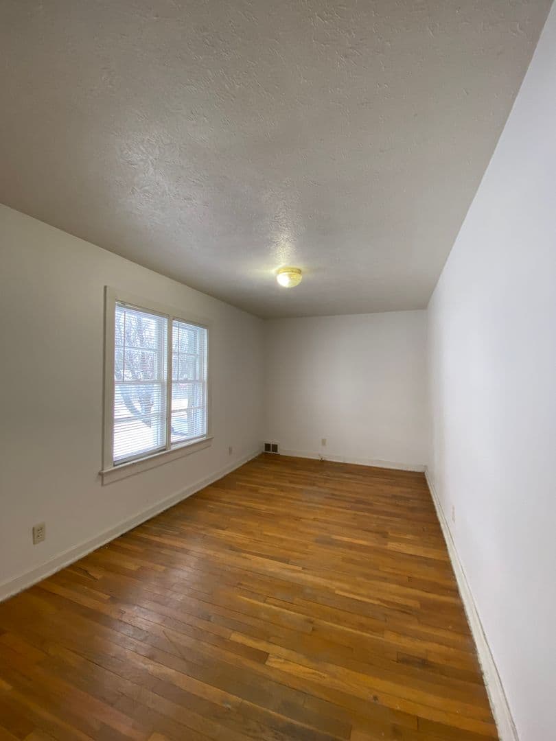 Warsaw Apartment: 748 N Lake St