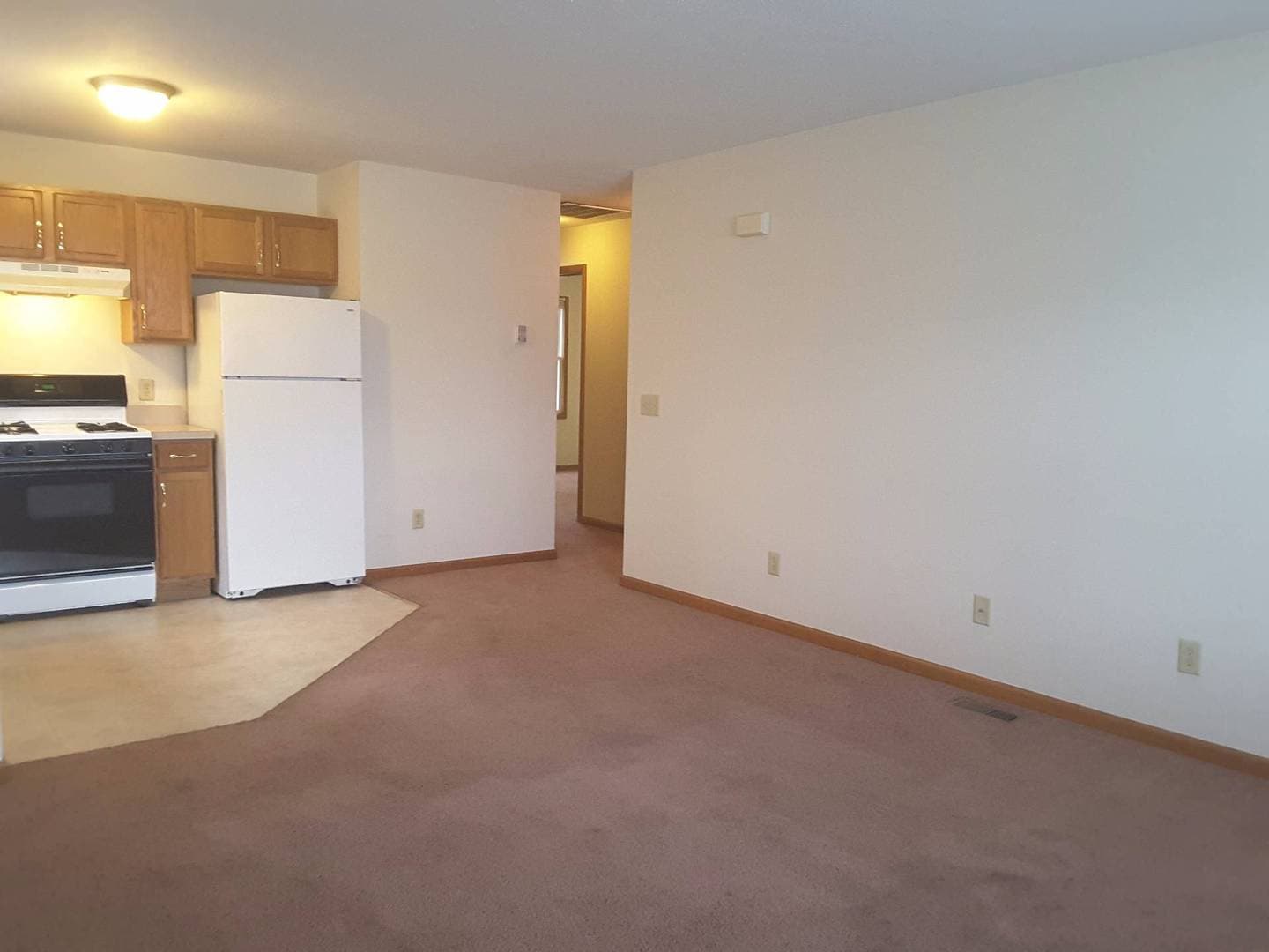 Nappanee Apartment: 215 Stonewall Court