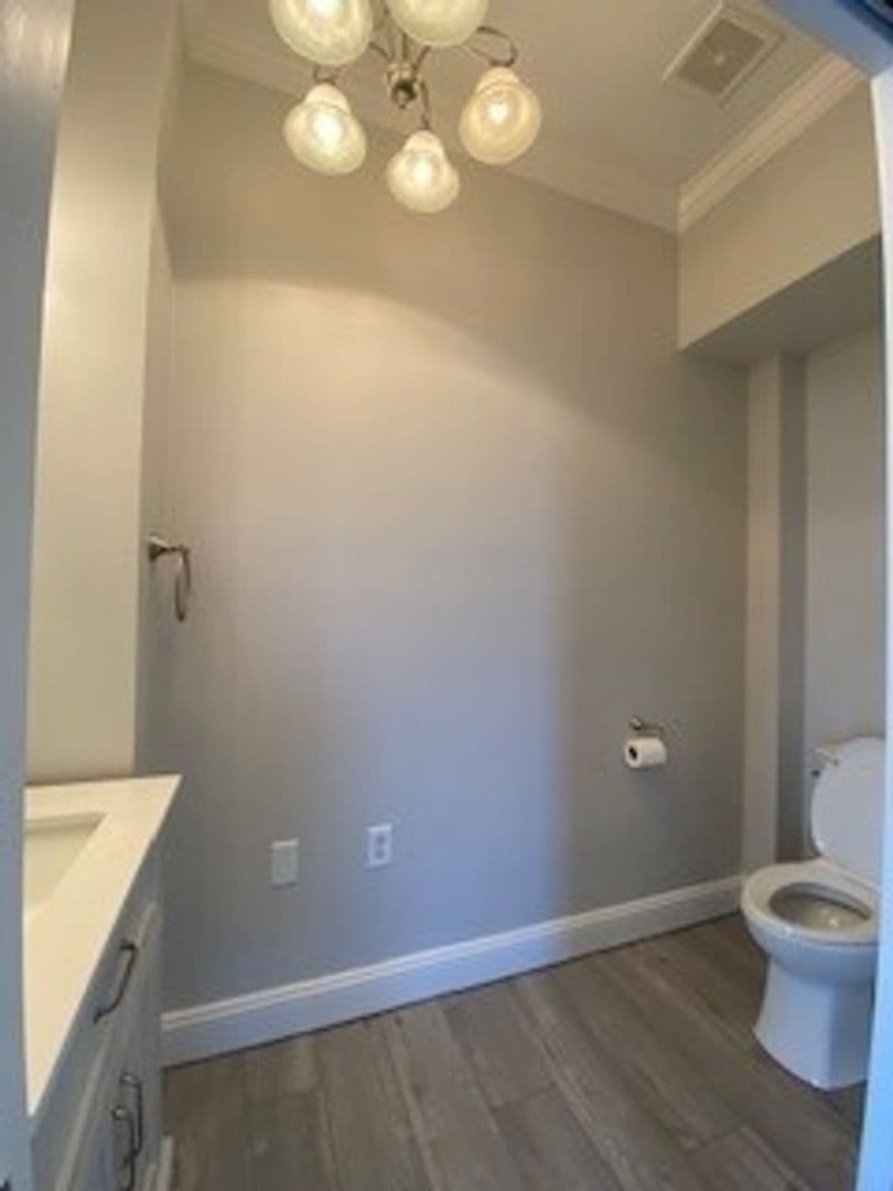 Middlebury House: 721 S Main