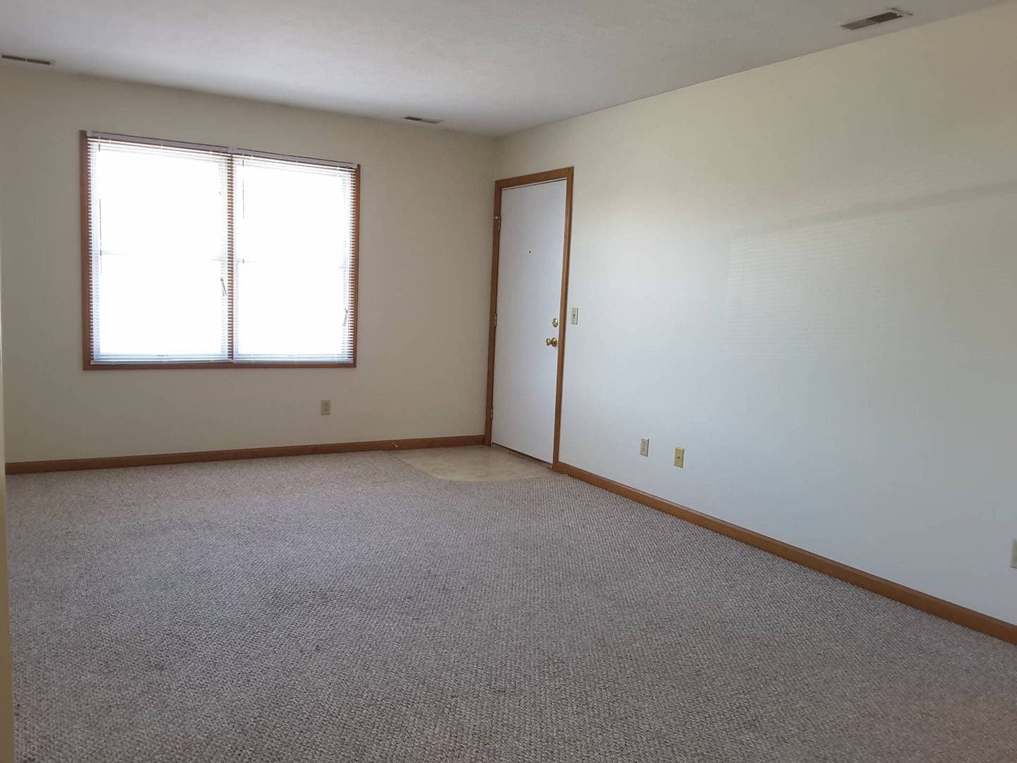 Nappanee Apartment: 217 Stonewall Court
