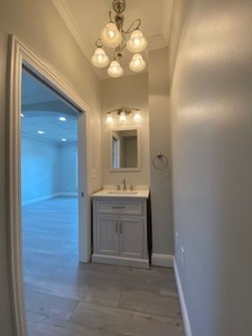 Middlebury House: 721 S Main
