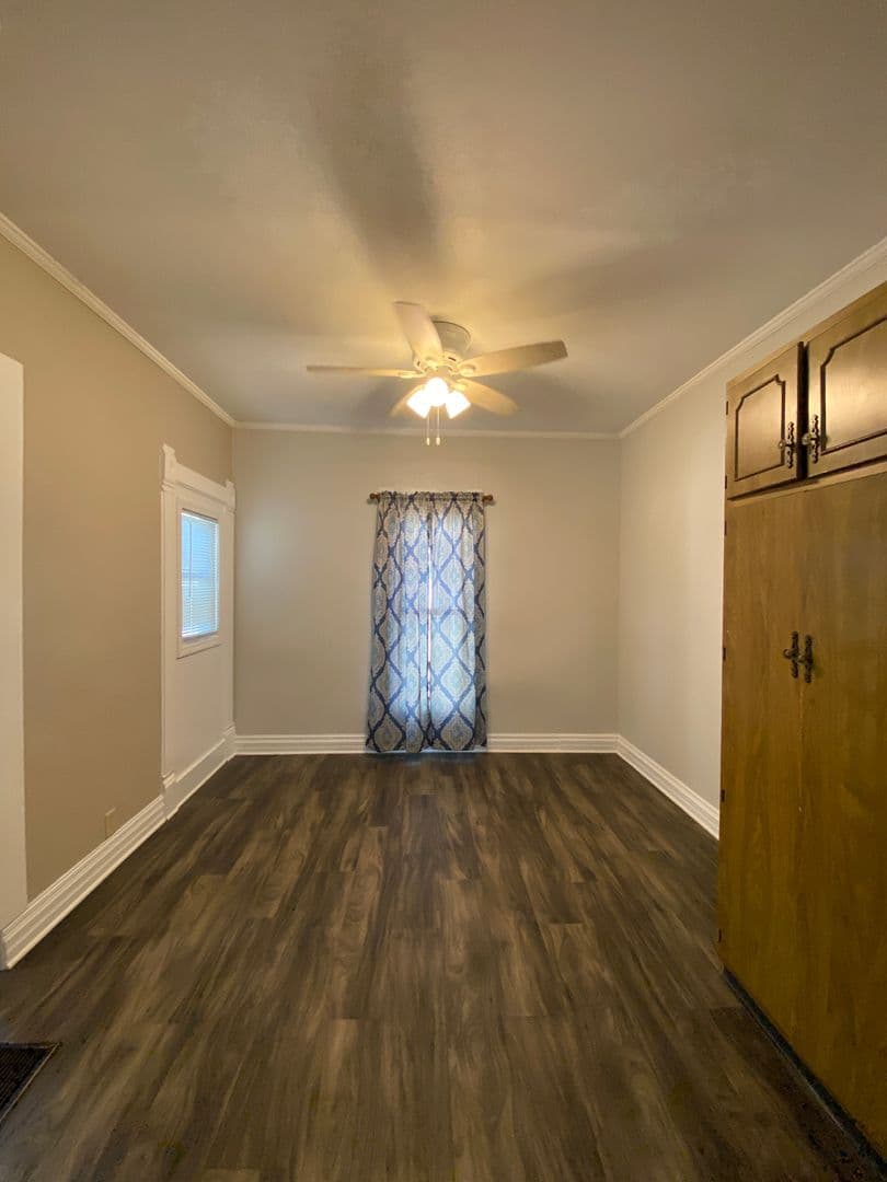 Goshen House: 512 E Douglas St