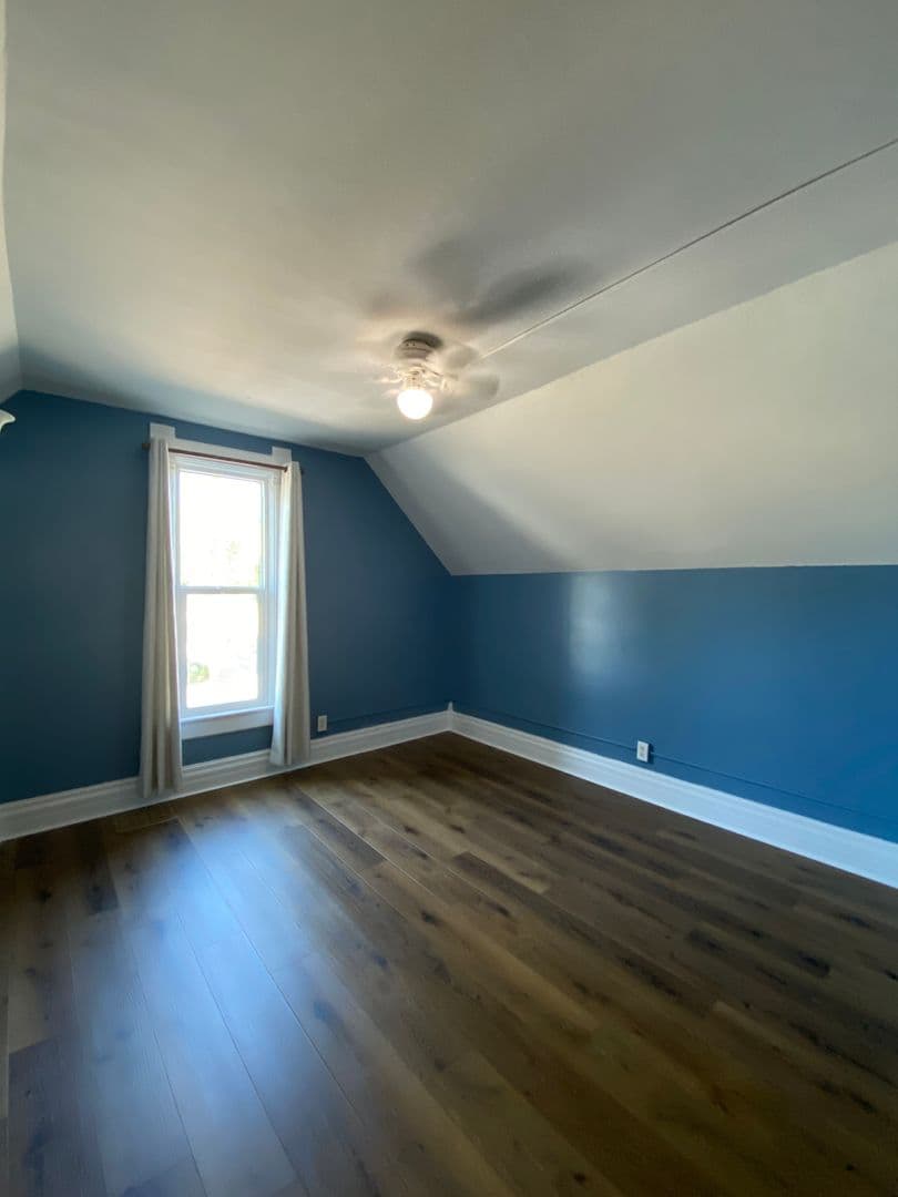 Goshen House: 512 E Douglas St