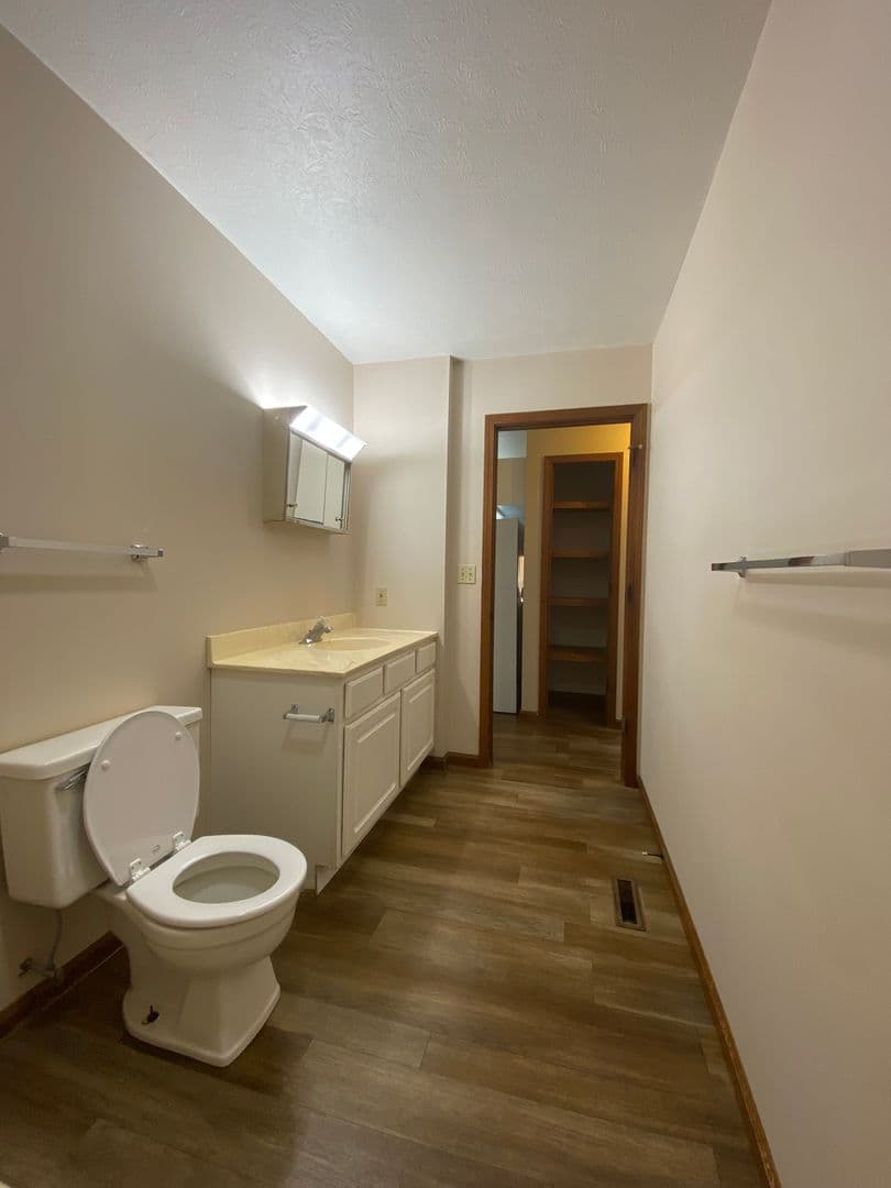 Goshen Apartment: 1007 Zollinger Rd