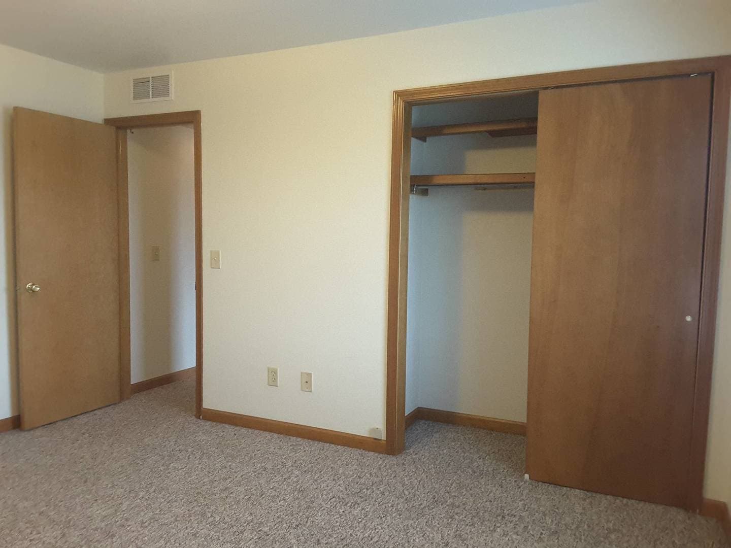 Nappanee Apartment: 205 Stonewall Court