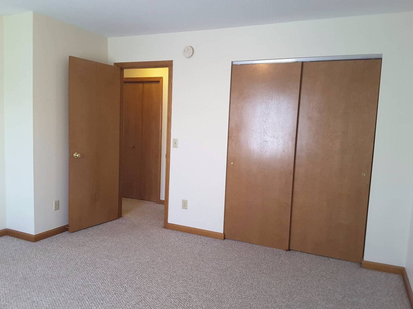 Nappanee Apartment: 217 Stonewall Court