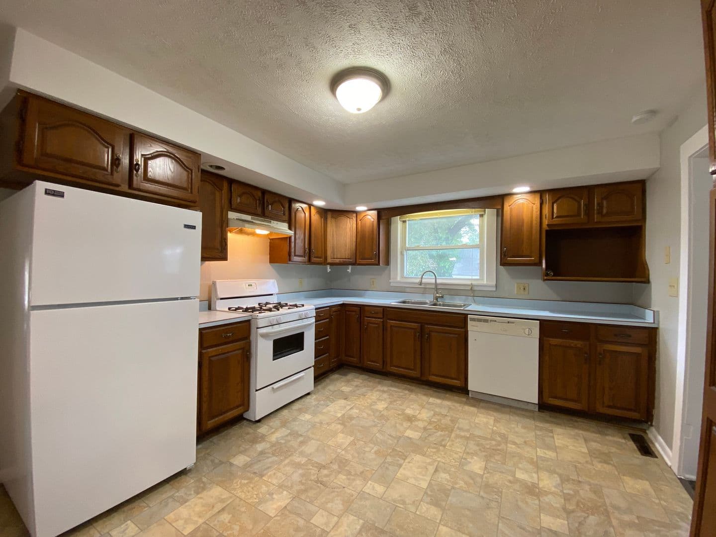 Goshen House: 615 W Wilkinson St