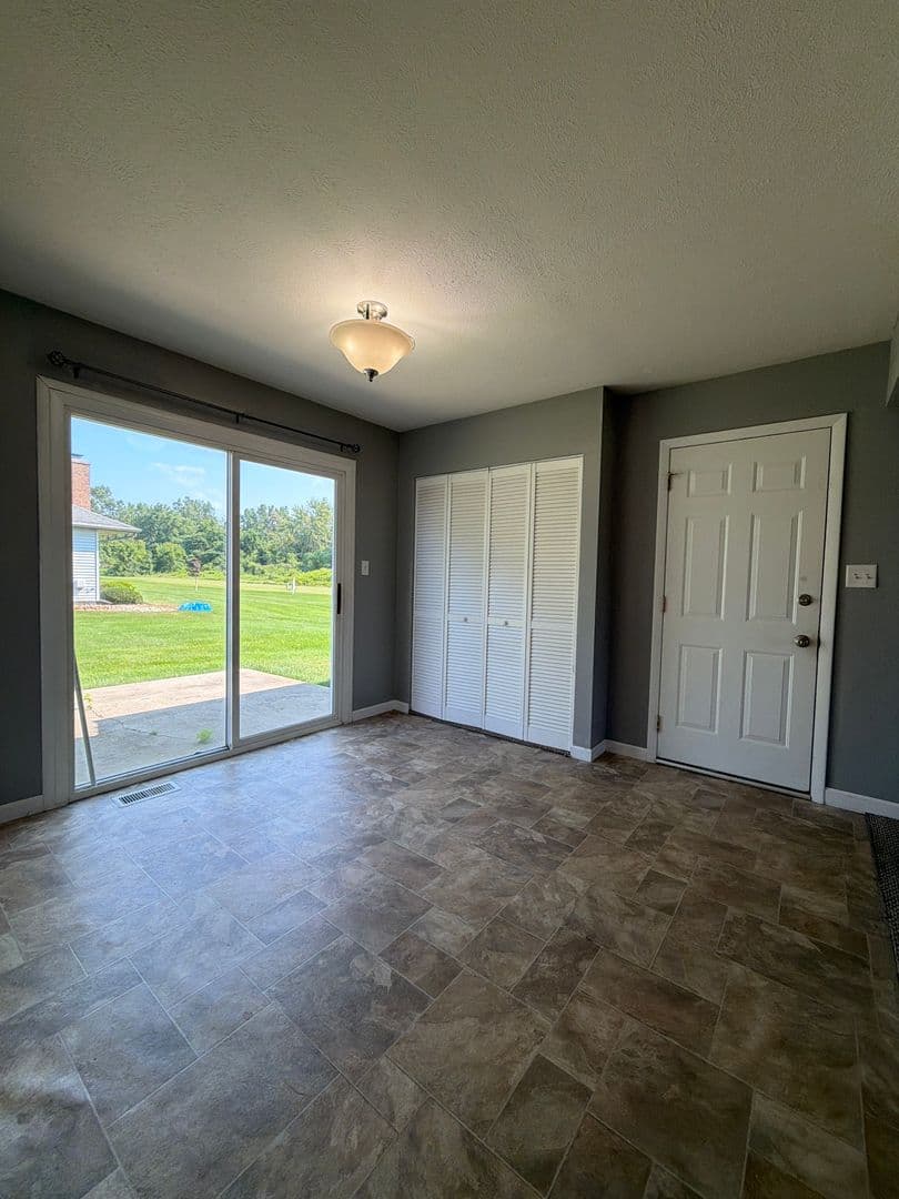 Elkhart Apartment: 1406 County Road 6 East