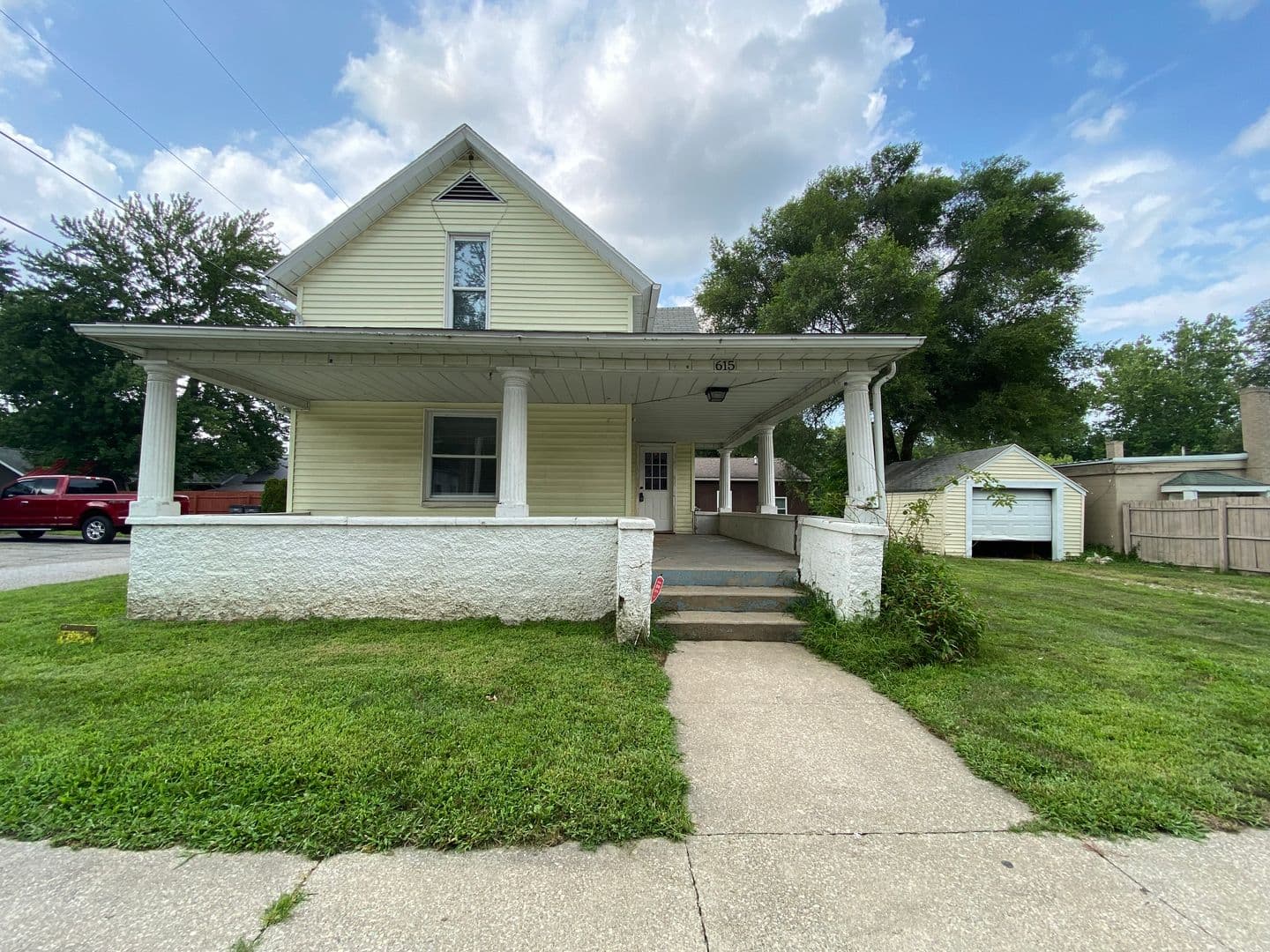 Goshen House: 615 W Wilkinson St