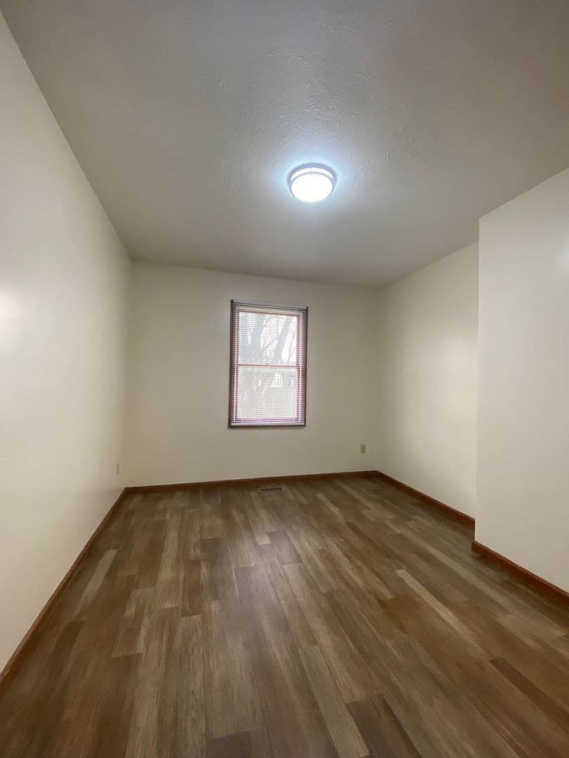Goshen Apartment: 1007 Zollinger Rd
